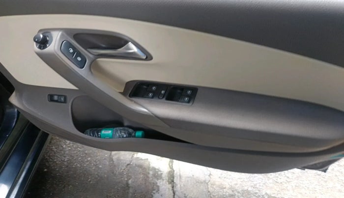 2011 Volkswagen Vento HIGHLINE 1.6 MPI, Petrol, Manual, 16,603 km, interior