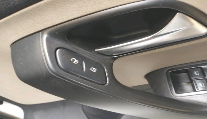 2011 Volkswagen Polo TRENDLINE 1.2L PETROL, Petrol, Manual, 92,225 km, interior