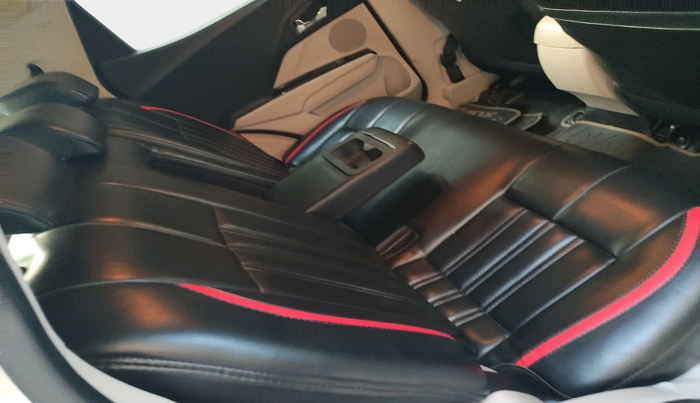 2020 Mahindra XUV300 W8 1.2 PETROL, Petrol, Manual, 28,175 km, interior