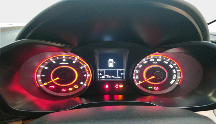 2020 Mahindra XUV300 W8 1.2 PETROL, Petrol, Manual, 28,175 km, interior