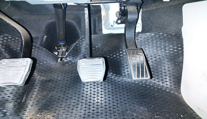 2020 Mahindra XUV300 W8 1.2 PETROL, Petrol, Manual, 28,175 km, interior