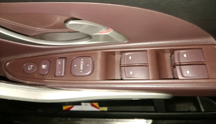 2012 Mahindra XUV500 W8, Diesel, Manual, 1,39,029 km, interior