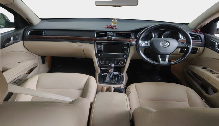 2014 Skoda Superb ELEGANCE 2.0 TDI CR AT, Diesel, Automatic, 1,24,079 km, interior