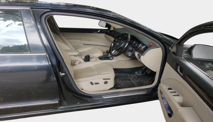 2014 Skoda Superb ELEGANCE 2.0 TDI CR AT, Diesel, Automatic, 1,24,079 km, interior