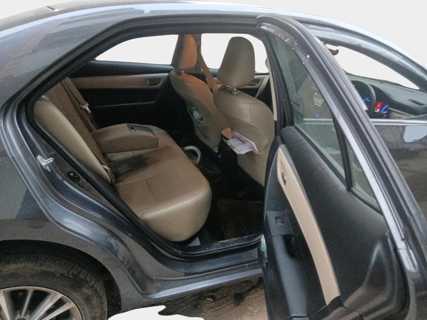 2015 Toyota Corolla Altis VL CVT PETROL, Petrol, Automatic, 1,29,724 km, interior