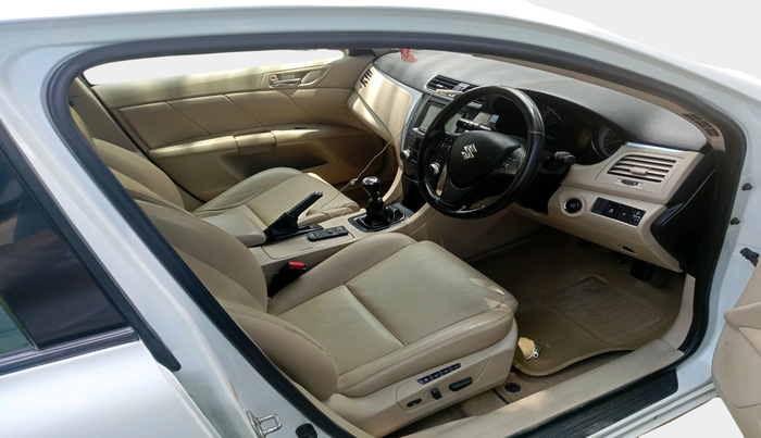 2011 Maruti Kizashi 2.4L MT, Petrol, Manual, 1,49,327 km, interior