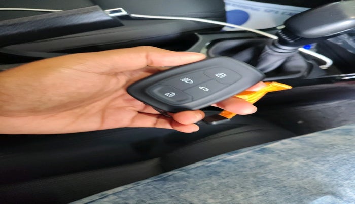 2023 Tata NEXON FEARLESS + SUNROOF DUAL TONE 1.2 PETROL, Petrol, Manual, 12,977 km, interior