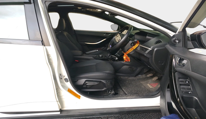 2023 Tata NEXON FEARLESS + SUNROOF DUAL TONE 1.2 PETROL, Petrol, Manual, 12,977 km, interior