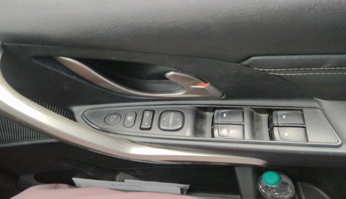 2018 Mahindra XUV500 W11 AT, Diesel, Automatic, 1,07,913 km, interior