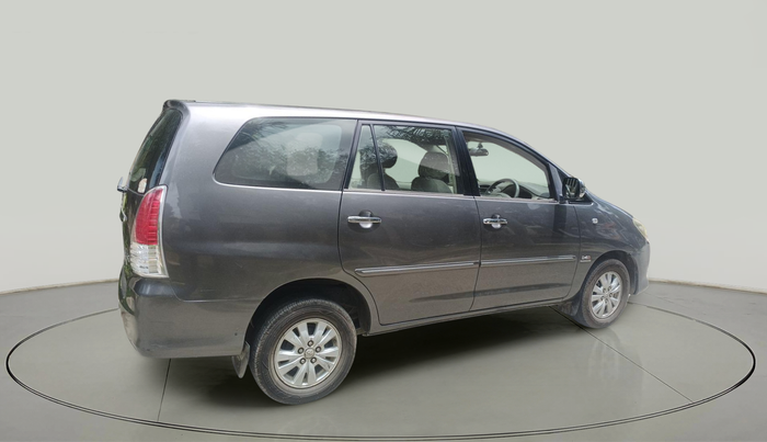 2011 Toyota Innova V 2.5 7 STR, Diesel, Manual, 1,67,029 km, exterior