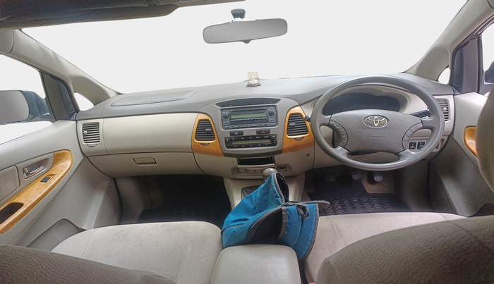 2011 Toyota Innova V 2.5 7 STR, Diesel, Manual, 1,67,029 km, interior