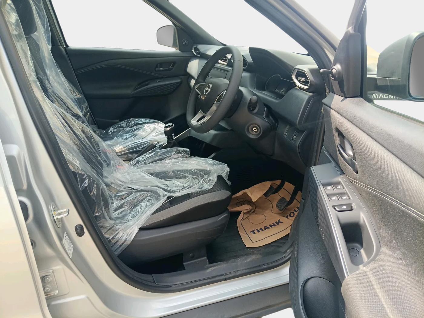 2025 Nissan MAGNITE Visia B4D 1.0 Petrol MT, Petrol, Manual, 68 km, interior