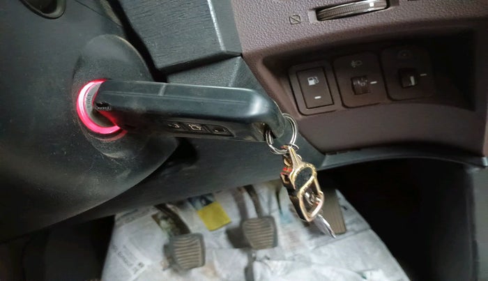 2014 Mahindra XUV500 W6, Diesel, Manual, 2,16,314 km, interior