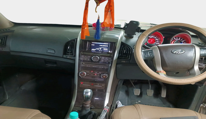 2014 Mahindra XUV500 W6, Diesel, Manual, 2,16,314 km, interior