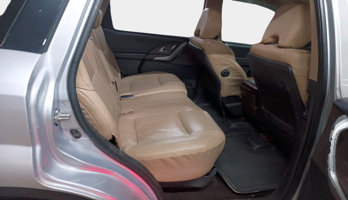 2014 Mahindra XUV500 W6, Diesel, Manual, 2,16,314 km, interior
