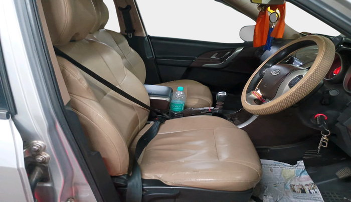 2014 Mahindra XUV500 W6, Diesel, Manual, 2,16,314 km, interior