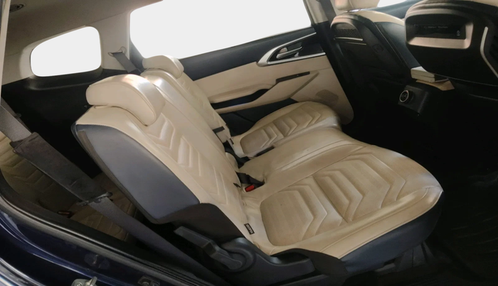 2022 KIA CARENS LUXURY 1.4 PETROL 7 STR, Petrol, Manual, 32,390 km, interior