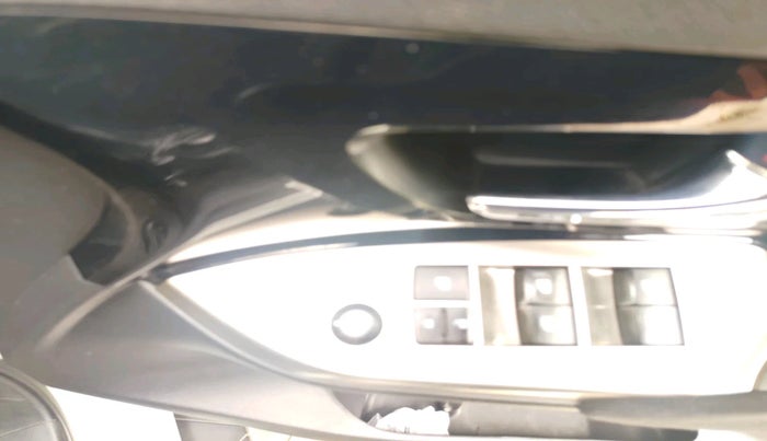 2016 Toyota Innova Crysta 2.4 VX 8 STR, Diesel, Manual, 56,718 km, interior