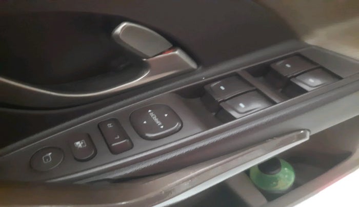 2013 Mahindra XUV500 W8, Diesel, Manual, 1,01,556 km, interior