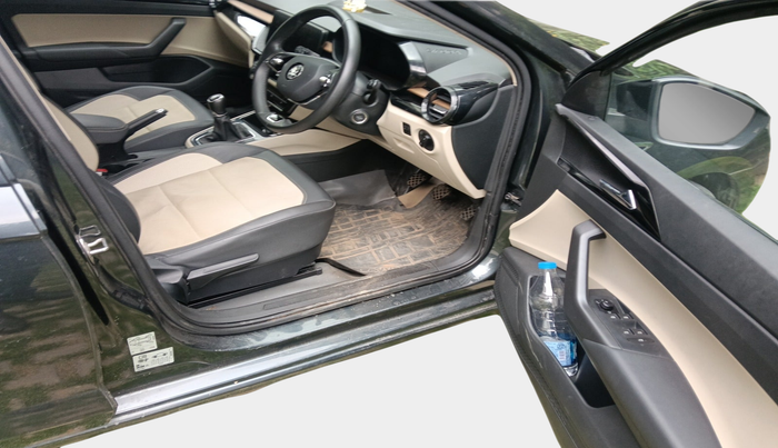 2022 Skoda SLAVIA STYLE 1.0L TSI MT, Petrol, Manual, 16,773 km, interior