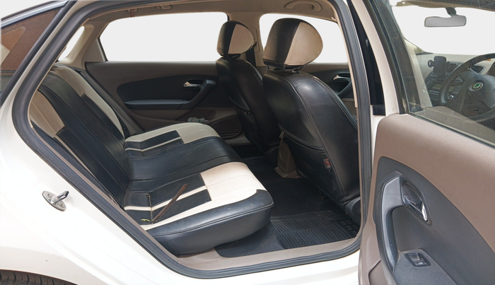 2012 Skoda Rapid ACTIVE 1.6 TDI CR MT, Diesel, Manual, 71,015 km, interior