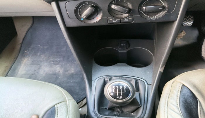 2011 Volkswagen Polo TRENDLINE 1.2L DIESEL, Diesel, Manual, 1,10,850 km, interior