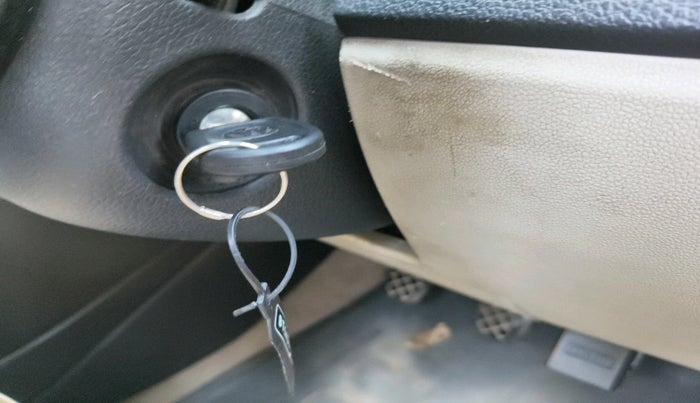 2011 Volkswagen Polo TRENDLINE 1.2L DIESEL, Diesel, Manual, 1,10,850 km, interior