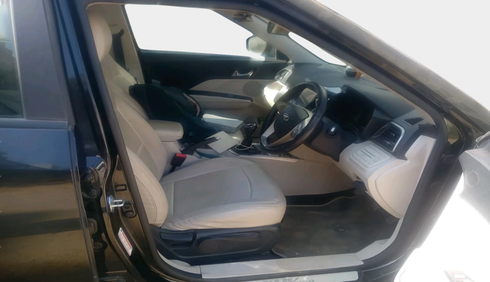 2020 Mahindra XUV300 W8 1.2 PETROL, Petrol, Manual, 28,392 km, interior