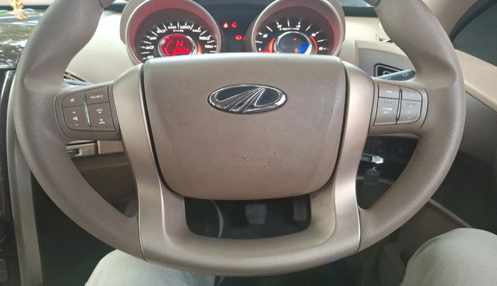 2015 Mahindra XUV500 W6, Diesel, Manual, 42,003 km, interior