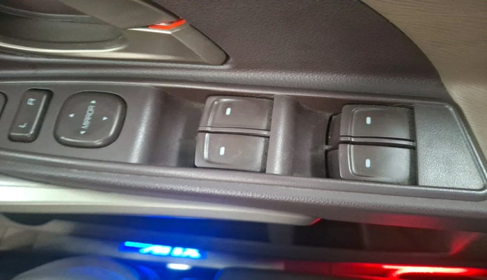 2015 Mahindra XUV500 W6, Diesel, Manual, 42,003 km, interior