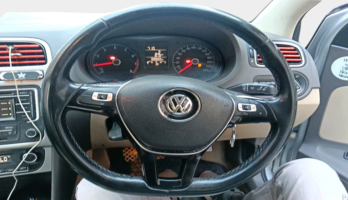 2016 Volkswagen Vento HIGHLINE 1.6 MPI, Petrol, Manual, 1,32,622 km, interior