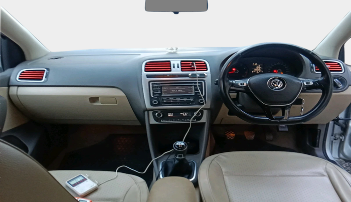 2016 Volkswagen Vento HIGHLINE 1.6 MPI, Petrol, Manual, 1,32,622 km, interior