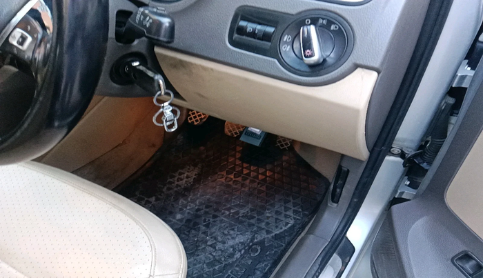 2016 Volkswagen Vento HIGHLINE 1.6 MPI, Petrol, Manual, 1,32,622 km, interior