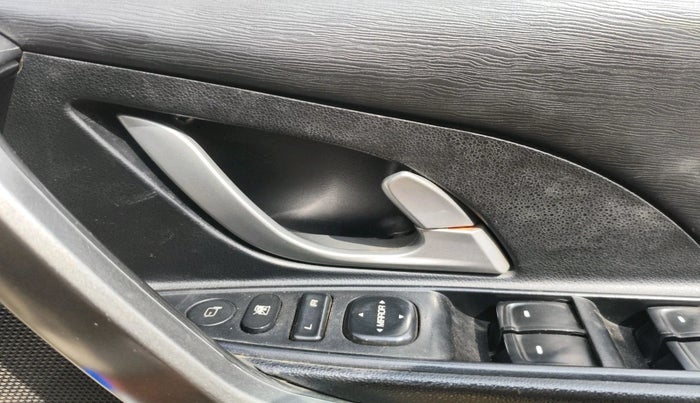 2016 Mahindra XUV500 W10, Diesel, Manual, 75,000 km, interior