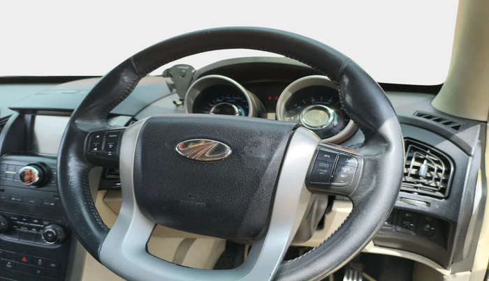 2016 Mahindra XUV500 W10, Diesel, Manual, 75,000 km, interior