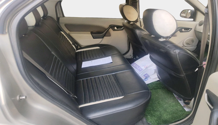 2013 Mahindra Verito Vibe CS 1.5 D6, Diesel, Manual, 1,01,883 km, interior