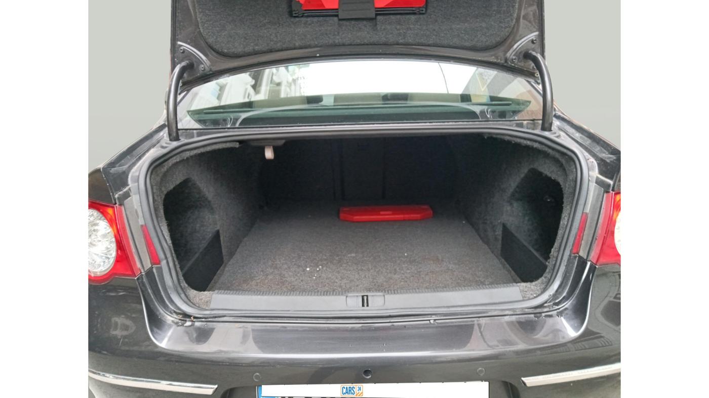 2010 Volkswagen Passat 1.8L TSI, Petrol, Manual, 76,000 km, exterior