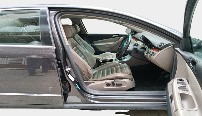 2010 Volkswagen Passat 1.8L TSI, Petrol, Manual, 76,000 km, interior