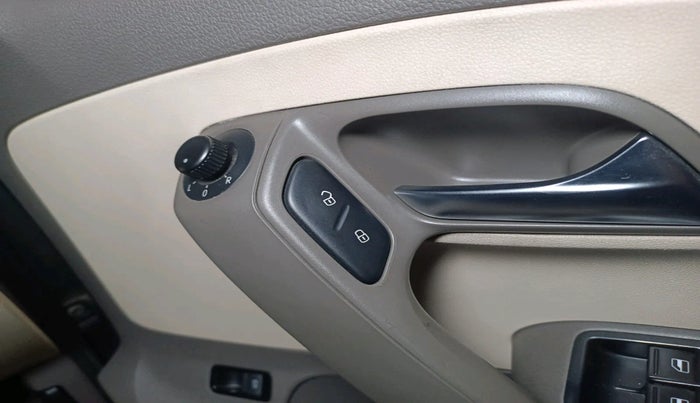 2013 Volkswagen Vento HIGHLINE DIESEL 1.6, Diesel, Manual, 79,346 km, interior