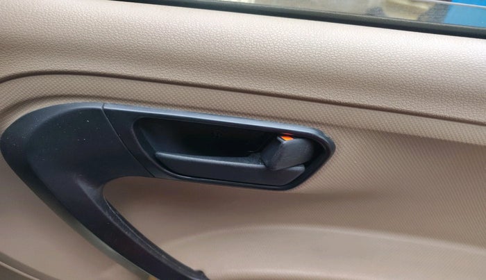 2022 Mahindra BOLERO NEO N 4, Diesel, Manual, 33,795 km, interior