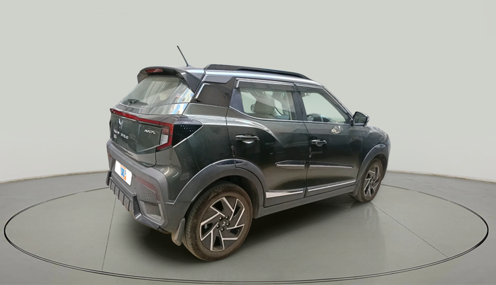 2024 Mahindra XUV 3XO AX7L 1.2 Petrol AT, Petrol, Automatic, 4,005 km, exterior