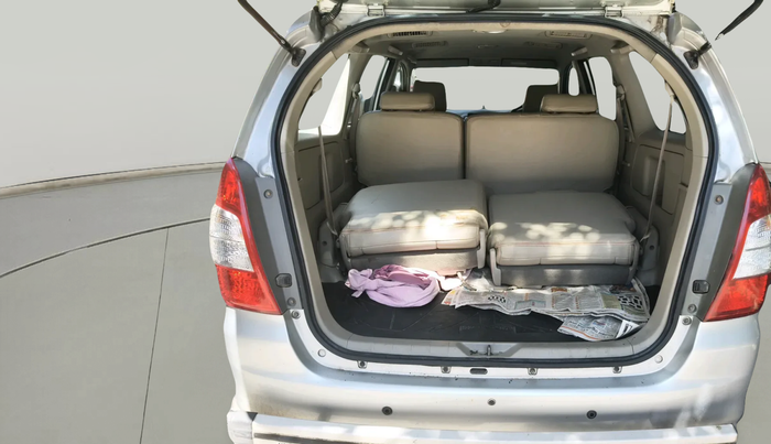 2014 Toyota Innova 2.5 GX 8 STR, Diesel, Manual, 2,03,247 km, exterior