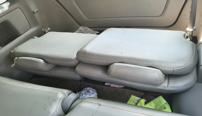 2014 Toyota Innova 2.5 GX 8 STR, Diesel, Manual, 2,03,247 km, interior