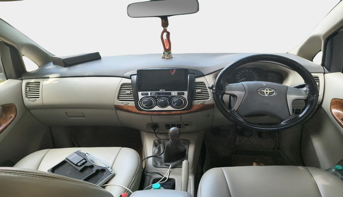 2014 Toyota Innova 2.5 GX 8 STR, Diesel, Manual, 2,03,247 km, interior