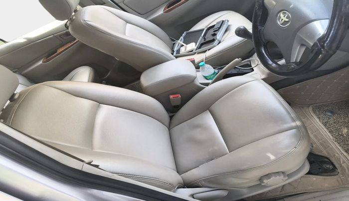 2014 Toyota Innova 2.5 GX 8 STR, Diesel, Manual, 2,03,247 km, interior