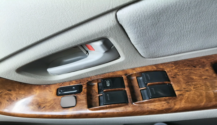 2014 Toyota Innova 2.5 GX 8 STR, Diesel, Manual, 2,03,247 km, interior