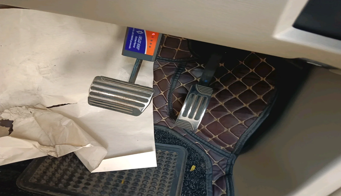 2016 Mahindra XUV500 W10 AT, Diesel, Automatic, 1,01,692 km, interior