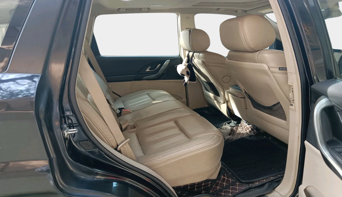 2016 Mahindra XUV500 W10 AT, Diesel, Automatic, 1,01,692 km, interior