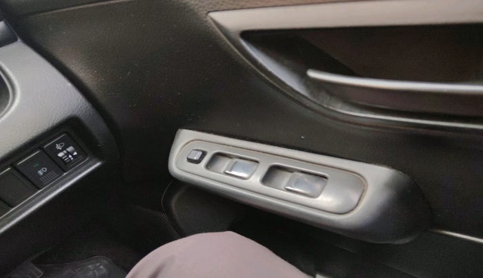 2013 Maruti Swift LXI, Petrol, Manual, 1,00,625 km, interior