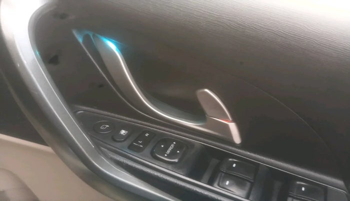 2016 Mahindra XUV500 W10 AT, Diesel, Automatic, 87,367 km, interior